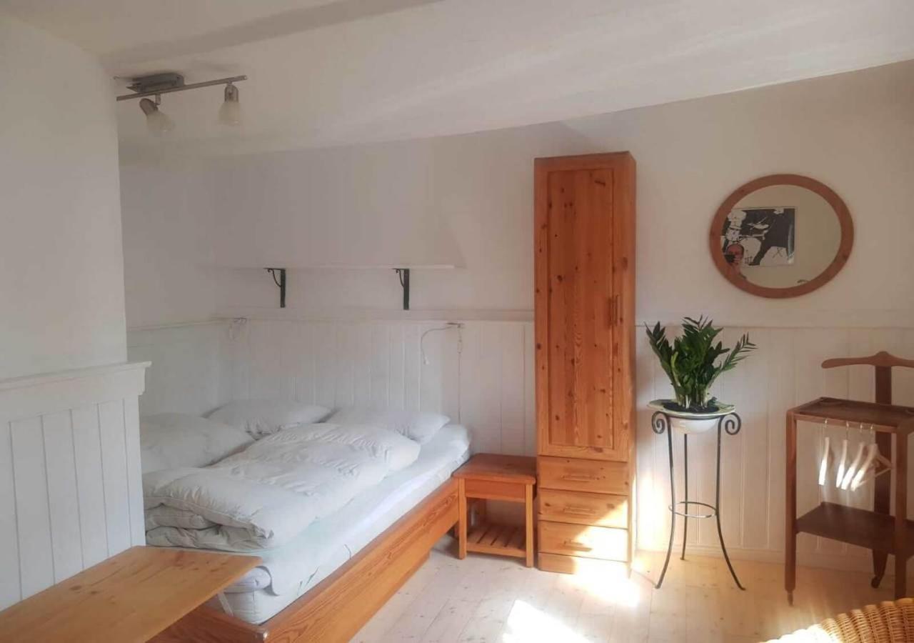 Aeltestes Haus In Quentel - Ferienwohnung 1 Mit Kleinem Garten Lichtenau Buitenkant foto